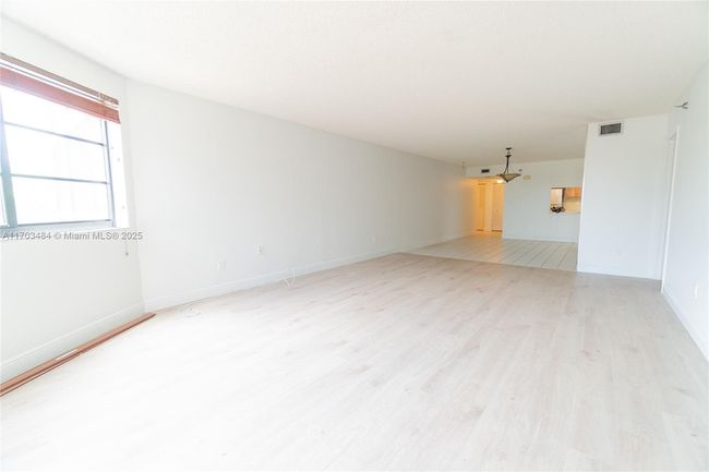APT-402 - 20840 San Simeon Way, Condo with 2 bedrooms, 2 bathrooms and null parking in Miami FL | Image 7
