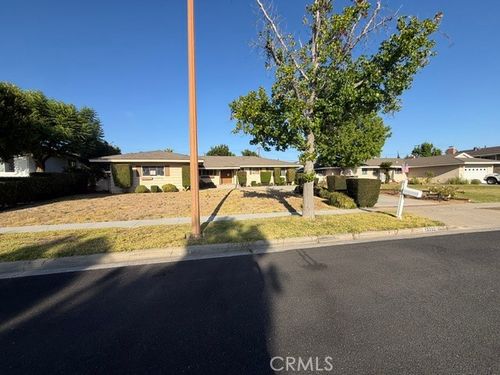 13282 Loretta Dr, Santa Ana, CA, 92705-1860 | Card Image