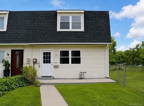 219 Chrystal Dr, Maybrook, NY, 12543-1107 | Card Image