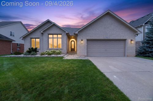 46743 Landings Dr, Macomb, MI, 48044-4047 | Card Image