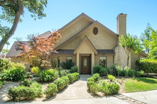 1274 W Flora Ave, Reedley, CA, 93654-2743 | Card Image