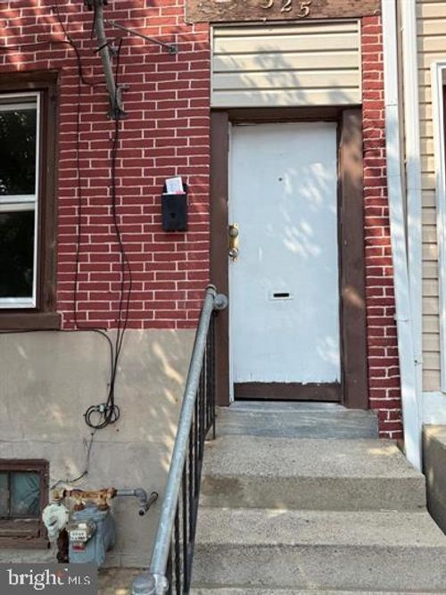 325 E Moore St, NORRISTOWN, PA, 19401-5032 | Card Image