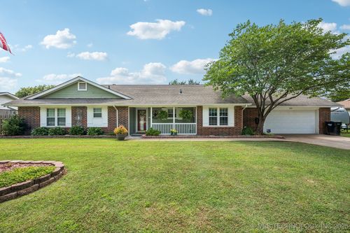 635 Pecan St, Oologah, OK, 74053-3210 | Card Image