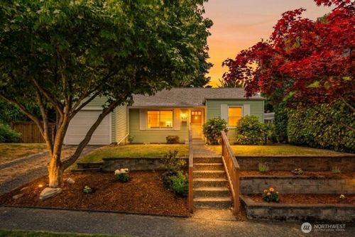 8221 23rd Avenue Ne, Seattle, WA, 98115 | Card Image