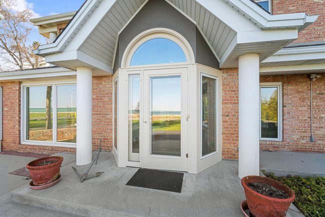 7515 N Beach Drive, House other with 4 bedrooms, 4 bathrooms and null parking in Fox Point WI | Image 5