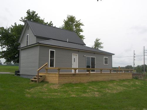204 S Syracuse Webster Rd, Syracuse, IN, 46567-1573 | Card Image
