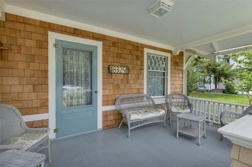 8325 Main Rd, East Marion, NY, 11939-1536 | Card Image