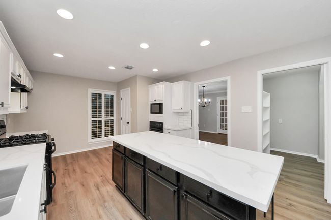 1410 Long View Dr, House other with 5 bedrooms, 4 bathrooms and 3 parking in Pearland TX | Image 13