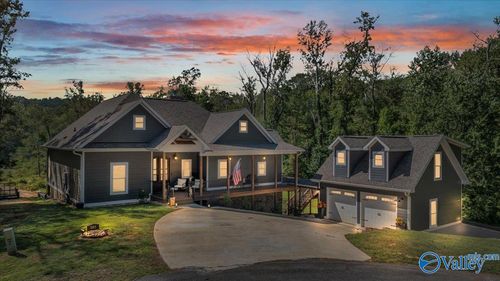 2567 Lookout Mountain Dr, Scottsboro, AL, 35769-7958 | Card Image
