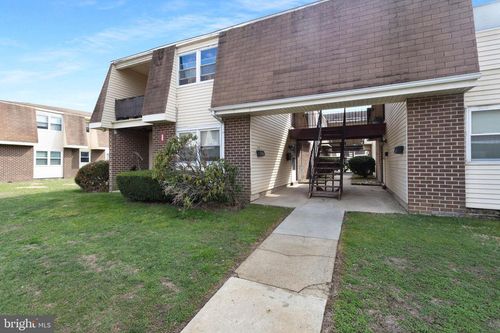8 Florence Tollgate Pl, FLORENCE, NJ, 08518-3008 | Card Image