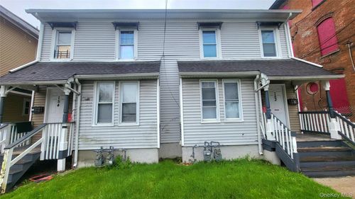 152 Cannon St, Poughkeepsie, NY, 12601-3424 | Card Image