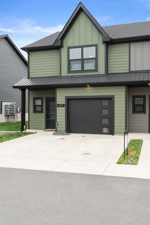 301 Jonathan Wade Pvt Cir, Clarksville, TN, 37043-4094 | Card Image