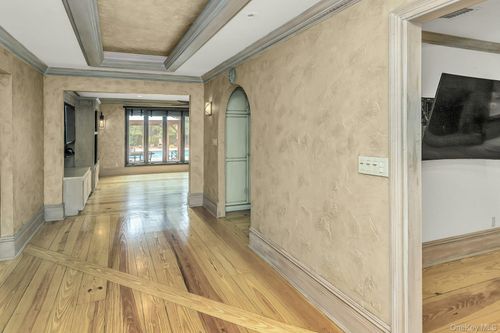 189 Lodge Avenue, Huntington, NY, 11746 | Card Image