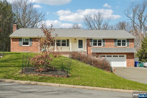 300 Briarwood Drive, Wyckoff, NJ, 07481 | Card Image