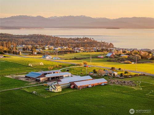 886 W Beach Rd, Coupeville, WA, 98239-9777 | Card Image