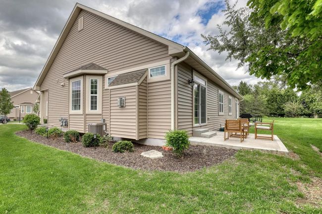 6928 S Weather Edge Circle, Condo with 3 bedrooms, 3 bathrooms and null parking in Lannon WI | Image 22