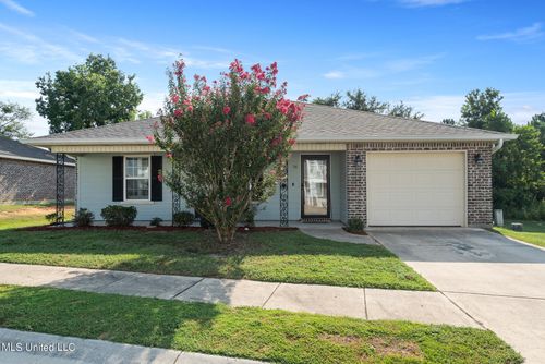 74 Oak Alley Ln, Long Beach, MS, 39560-8001 | Card Image
