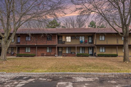 30488 Utica Rd, Roseville, MI, 48066-1578 | Card Image