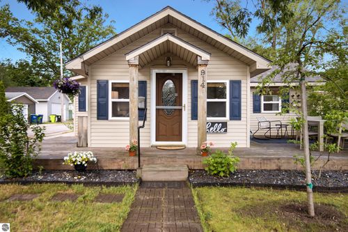 914 S Maple Street, Traverse City, MI, 49684 | Card Image