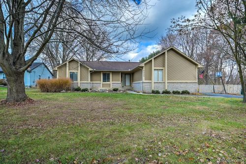 4250 White Oak Trl, Commerce Twp, MI, 48382-1375 | Card Image