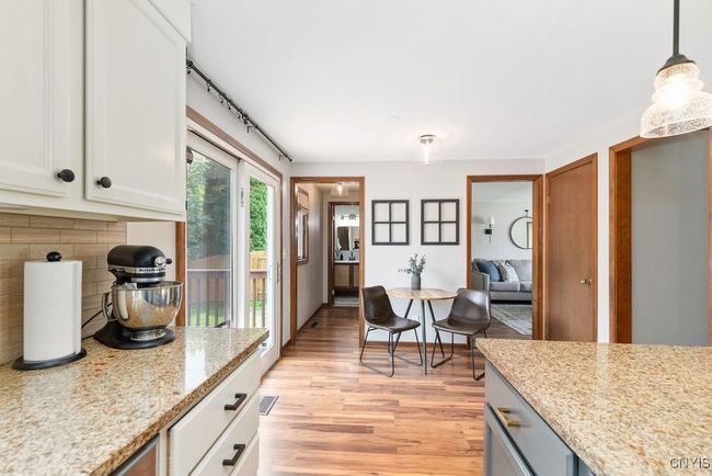 Eat-in area of kitchen. | Image 14