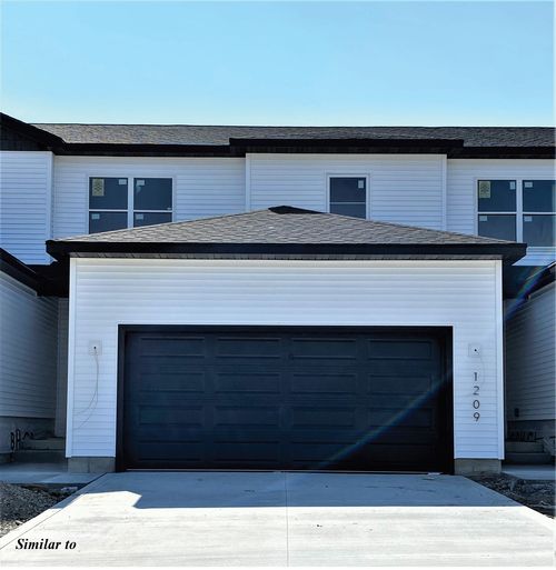 1336 E 28th St, Norwalk, IA, 50211-8408 | Card Image