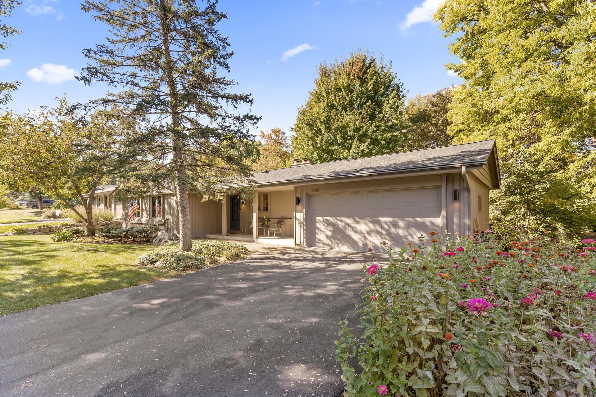 Pleasant Pl, Burnsville, MN 55337