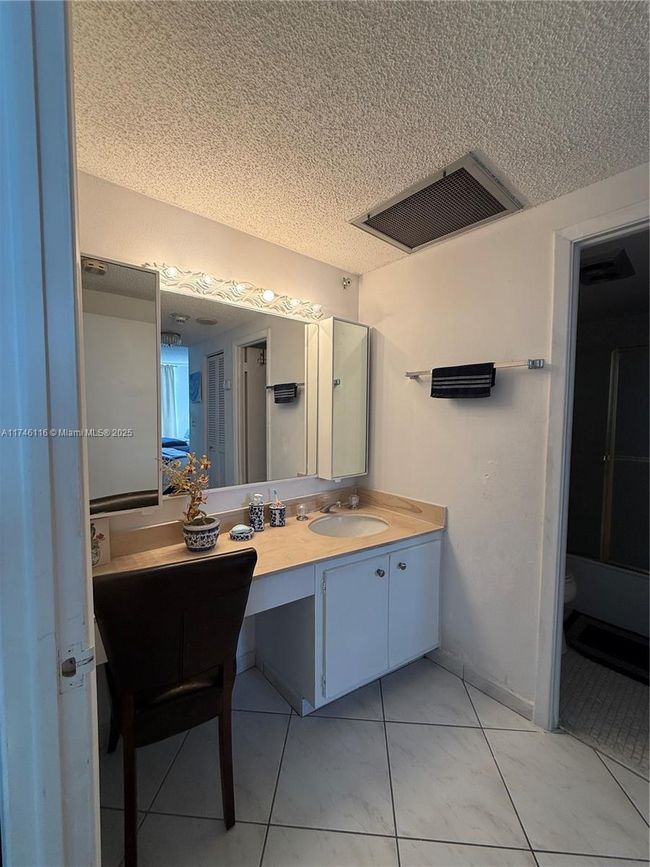 APT-628 - 500 Bayview Dr, Condo with 1 bedrooms, 2 bathrooms and null parking in Sunny Isles Beach FL | Image 8