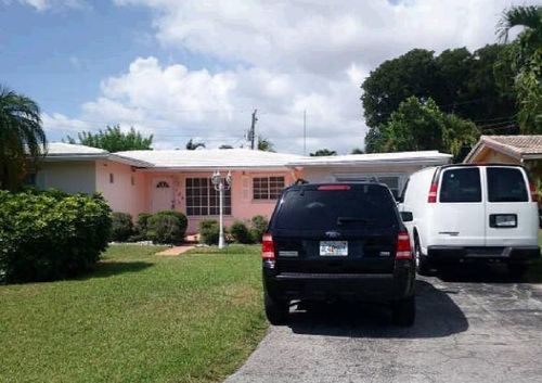 124 Almar Dr, Wilton Manors, FL, 33334-1051 | Card Image