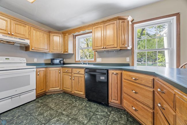 Kitchen | Image 8