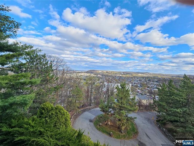 403 Heights Dr, Townhouse with 2 bedrooms, 3 bathrooms and null parking in Haledon NJ | Image 11