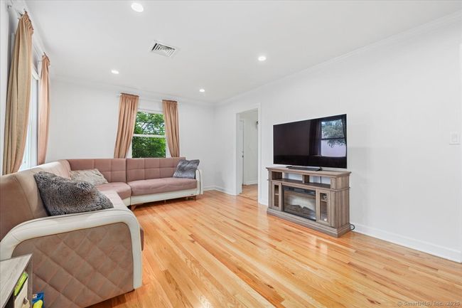 54 Mcmullen Ave, House other with 3 bedrooms, 2 bathrooms and 4 parking in Stamford CT | Image 14