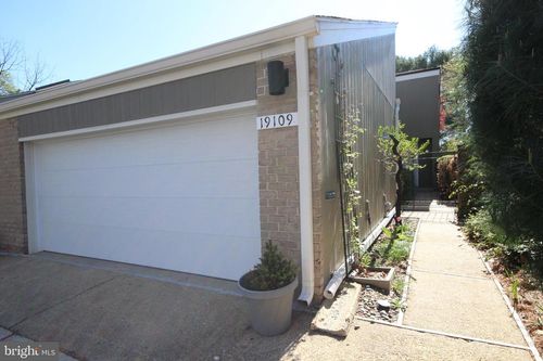 19109 Brooke Grove Ct, Montgomery Village, MD, 20886-5165 | Card Image