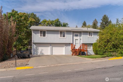 529 Ash St N, Omak, WA, 98841-9368 | Card Image