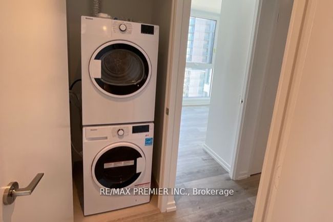 3303 - 1000 Portage Pky, Condo with 2 bedrooms, 2 bathrooms and 1 parking in Concord ON | Image 10