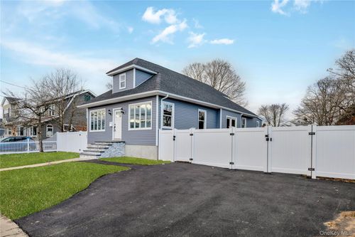 1811 Bedford Ave, Merrick, NY, 11566-3502 | Card Image