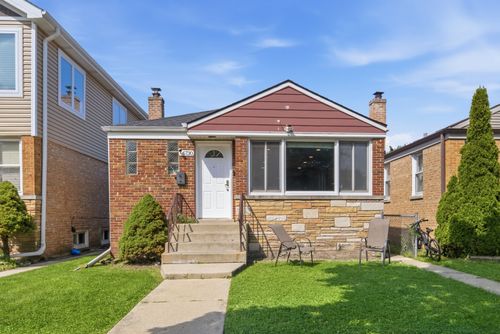 6730 N Whipple St, CHICAGO, IL, 60645-4123 | Card Image