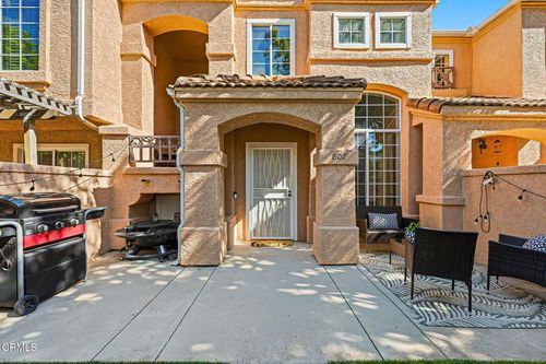 807 Kingfisher Way, Oxnard, CA, 93030-6782 | Card Image