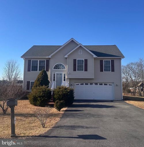 92 Embassy Ct, MARTINSBURG, WV, 25405-4002 | Card Image