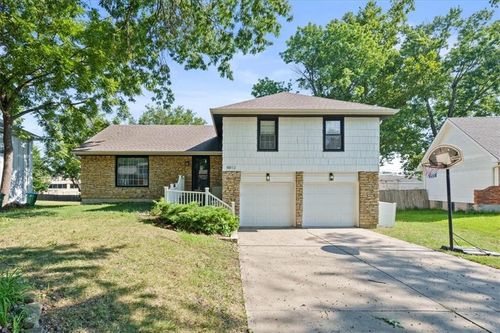8812 W 95th Ter, Overland Park, KS, 66212-4001 | Card Image