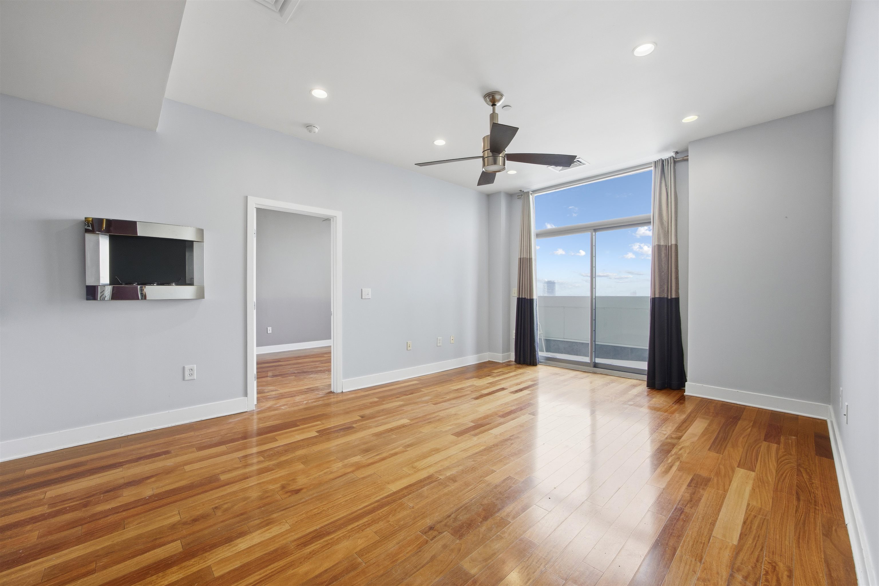 Residential Lease in JC, Downtown 3