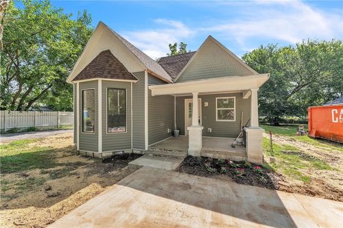408 2nd Ave Sw, Gravette, AR, 72736-9738 | Card Image