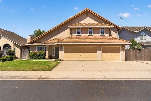 294 New Court, Oakdale, CA, 95361 | Card Image