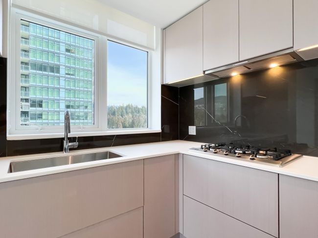 807 - 1675 Lions Gate Lane, Condo with 2 bedrooms, 2 bathrooms and 1 parking in North Vancouver BC | Image 8