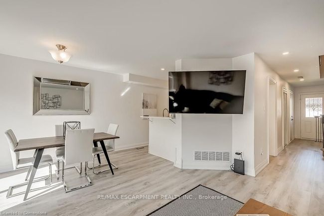 35 - 2022 Atkinson Dr, Condo with 3 bedrooms, 3 bathrooms and 1 parking in Burlington ON | Image 12