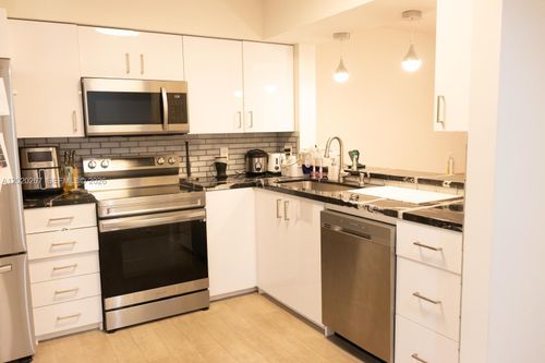 204-2200 S Cypress Bend Dr, Pompano Beach, FL, 33069-4426 | Card Image