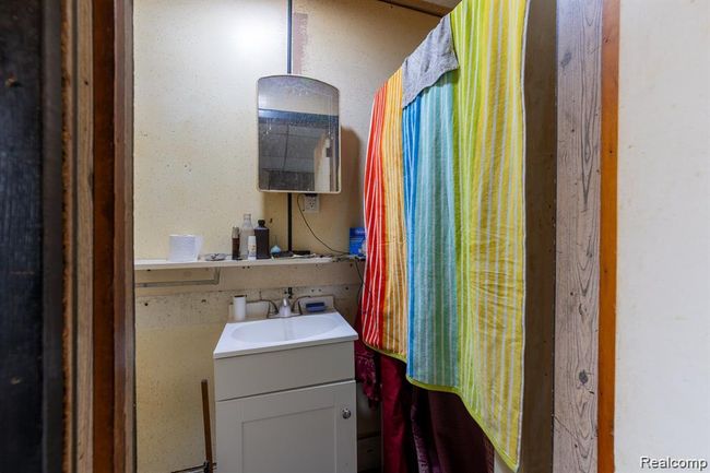916 C Bathroom | Image 22