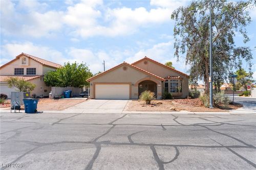 4335 Twin Peaks Dr, North Las Vegas, NV, 89032-0112 | Card Image