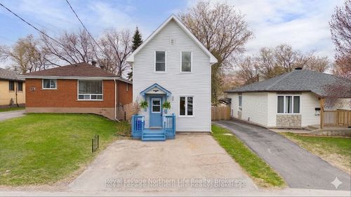 137 Fourth Ave W, North Bay, ON, P1B3M7 | Card Image