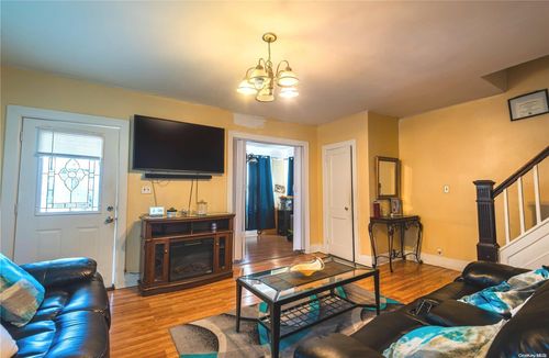 309 Yale St, Hempstead, NY, 11550-2838 | Card Image